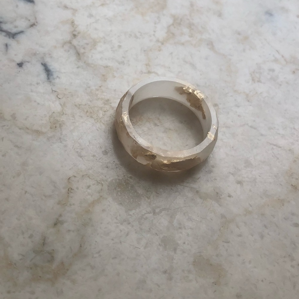 Resin gold flake ring - Picture 2 of 4